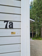 Katso kuvagalleriassa, hieno puinen talonumero on kaunis julkisivun koristukseen 
